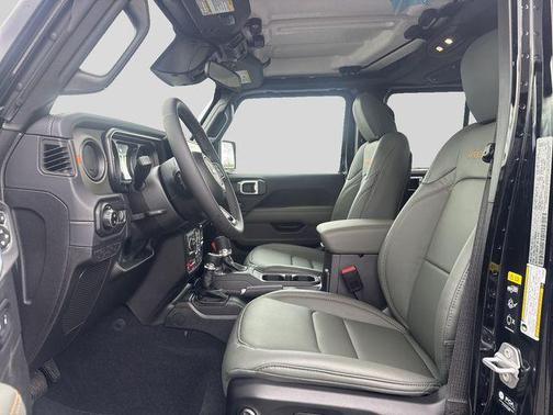 Black Clearcoat 2026 Jeep Gladiator Mojave 4x4