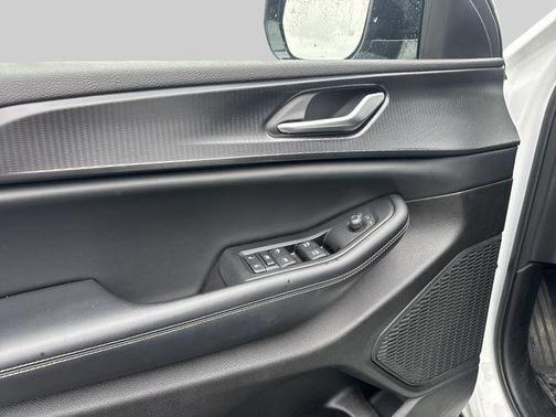Bright White Clearcoat 2023 Jeep Grand Cherokee L Altitude