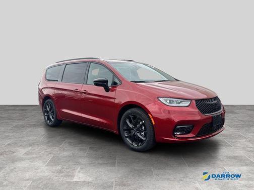 Red Hot Pearlcoat 2026 Chrysler Pacifica L