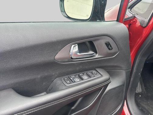 Red Hot Pearlcoat 2026 Chrysler Pacifica L