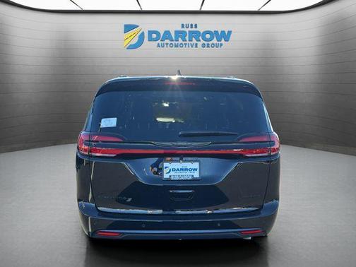 Diamond Black Crystal Pearlcoat 2026 Chrysler Pacifica Limited