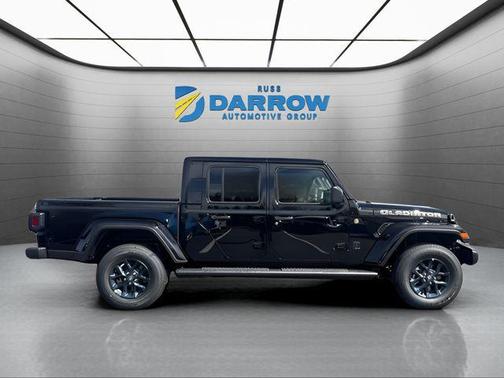 Black Clearcoat 2026 Jeep Gladiator 85th Anniversary Edition