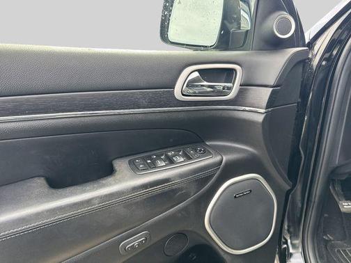 Diamond Black Crystal Pearlcoat 2019 Jeep Grand Cherokee Summit
