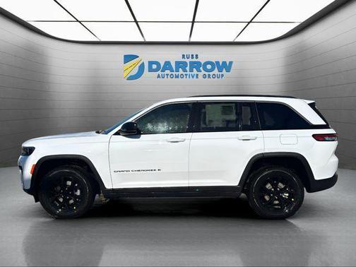 Bright White Clearcoat 2026 Jeep Grand Cherokee Altitude