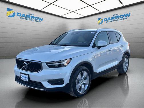 2022 Volvo XC40 T5 Momentum