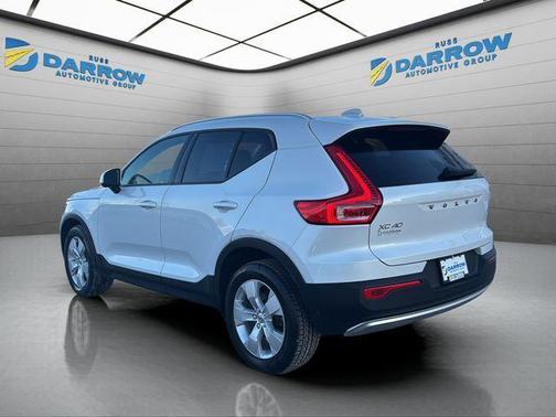2022 Volvo XC40 T5 Momentum