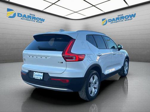 2022 Volvo XC40 T5 Momentum
