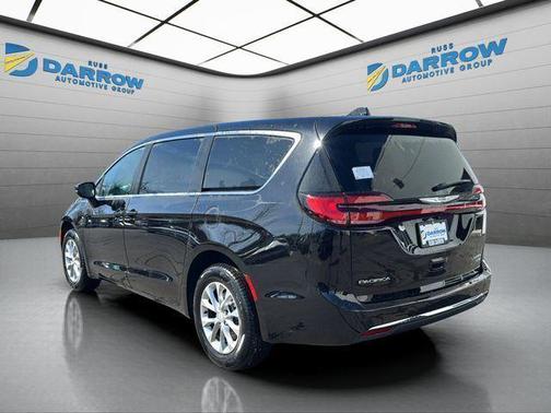 Diamond Black Crystal Pearlcoat 2026 Chrysler Pacifica Limited