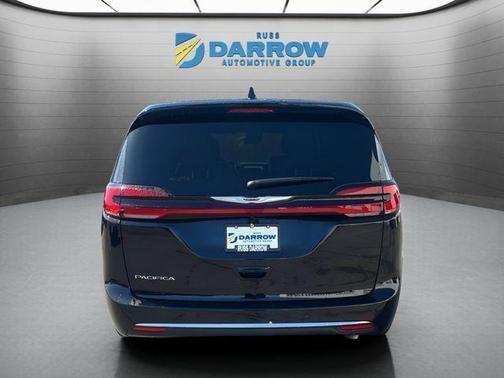 Diamond Black Crystal Pearlcoat 2026 Chrysler Pacifica L