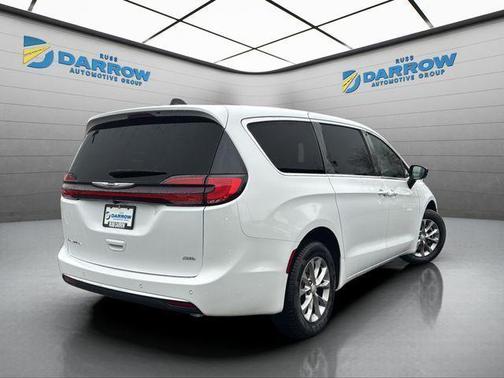 Bright White Clearcoat 2026 Chrysler Pacifica L