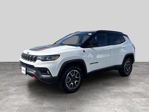 Bright White Clearcoat 2025 Jeep Compass Trailhawk