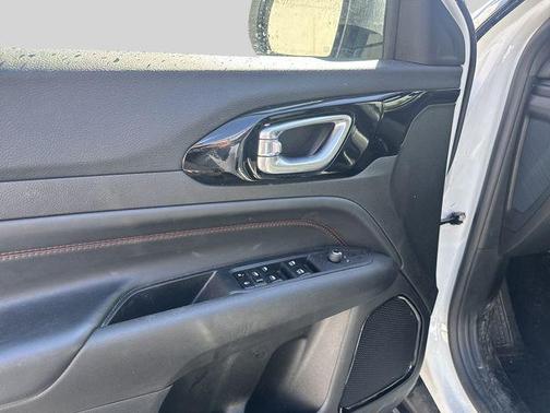Bright White Clearcoat 2025 Jeep Compass Trailhawk