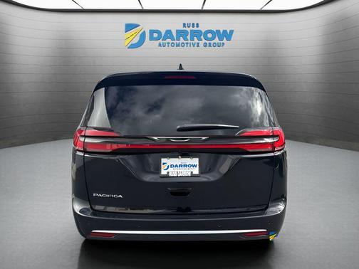 Diamond Black Crystal Pearlcoat 2027 Chrysler Pacifica L