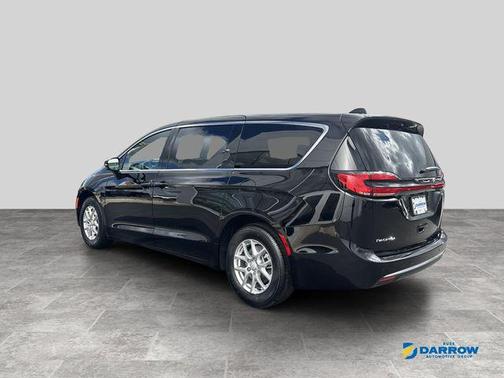 Diamond Black Crystal Pearlcoat 2027 Chrysler Pacifica L