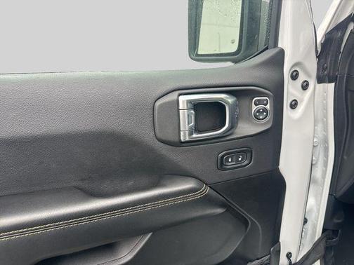Bright White Clearcoat 2024 Jeep Wrangler 4-Door Sahara 4x4