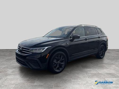 Deep Black Pearl 2024 Volkswagen Tiguan 2.0T SE