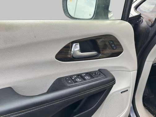 Granite Crystal Metallic Clearcoat 2021 Chrysler Pacifica Limited