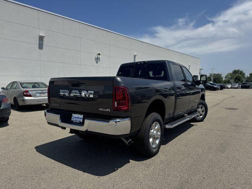 2025 RAM 2500 Big Horn Crew Cab 4x4 6'4' Box