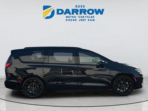 Diamond Black Crystal Pearlcoat 2026 Chrysler Pacifica Limited