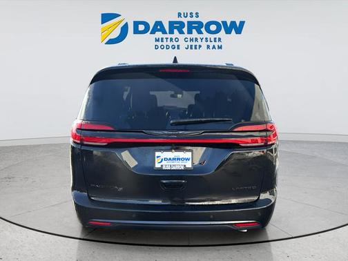 Diamond Black Crystal Pearlcoat 2026 Chrysler Pacifica Limited