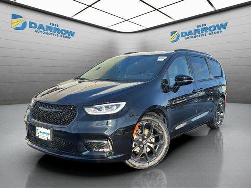 Diamond Black Crystal Pearlcoat 2026 Chrysler Pacifica Limited