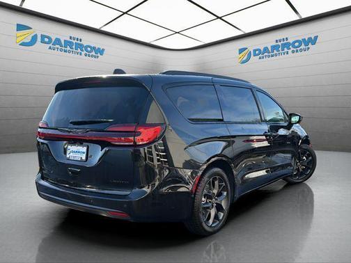 Diamond Black Crystal Pearlcoat 2026 Chrysler Pacifica Limited