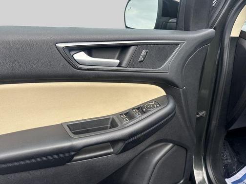 Forged Green Metallic 2022 Ford Edge SE