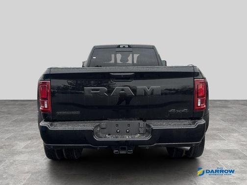 Diamond Black Crystal Pearlcoat 2026 RAM 3500 Big Horn Crew Cab 4x4 8' Box