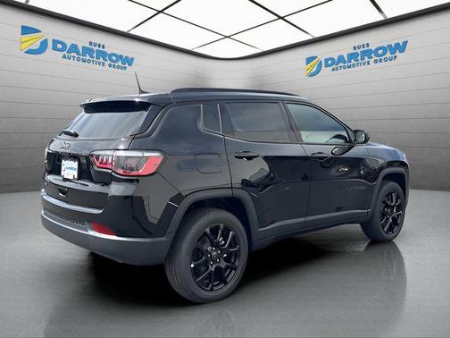 Diamond Black Crystal Pearlcoat 2026 Jeep Compass Latitude