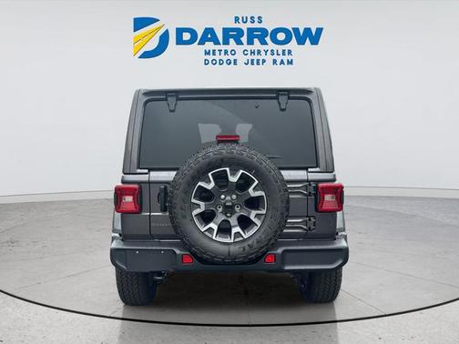 Granite Crystal Metallic Clearcoat 2026 Jeep Wrangler 4-Door Sahara 4x4