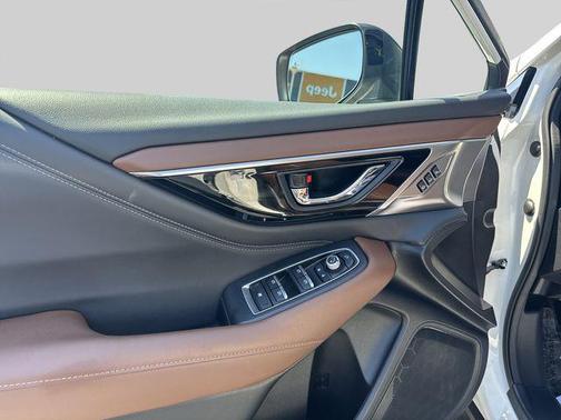 Crystal White Pearl 2023 Subaru Outback Touring