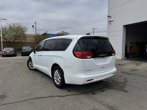 2023 Chrysler Voyager LX