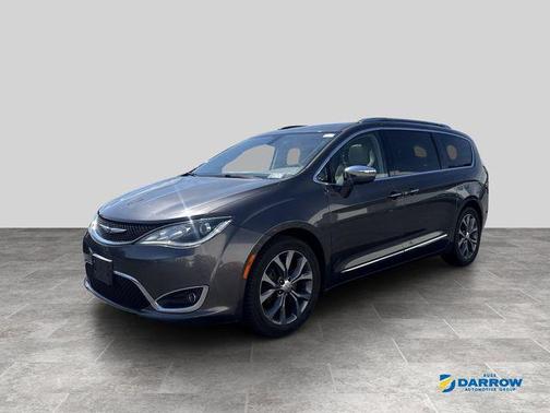 Granite Crystal Metallic Clearcoat 2017 Chrysler Pacifica Limited