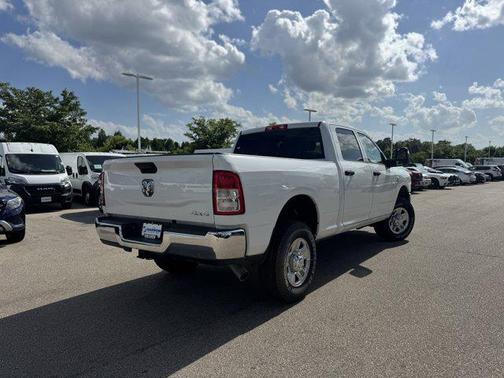 2023 RAM 2500 Tradesman Crew Cab 4x4 6'4' Box