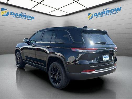 Diamond Black Crystal Pearlcoat 2026 Jeep Grand Cherokee Altitude