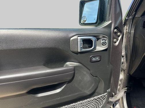 Granite Crystal Metallic Clearcoat 2020 Jeep Wrangler Rubicon