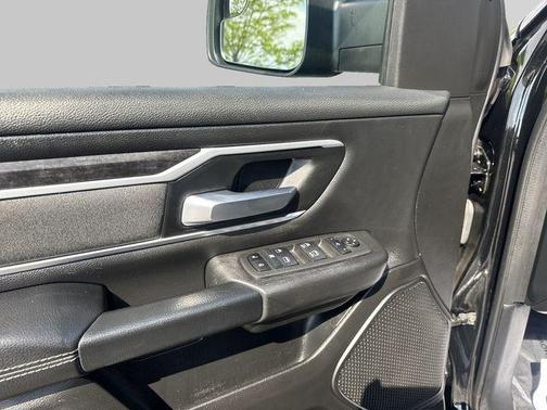 Diamond Black Crystal Pearlcoat 2022 RAM 1500 Big Horn/Lone Star