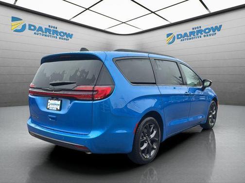 Hydro Blue Pearlcoat 2026 Chrysler Pacifica L