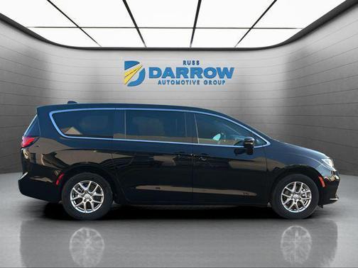 Diamond Black Crystal Pearlcoat 2026 Chrysler Pacifica L