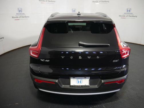 2023 Volvo XC40 B5 Plus Bright Theme