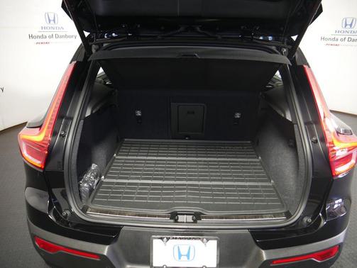 2023 Volvo XC40 B5 Plus Bright Theme
