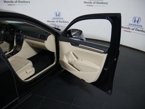 2017 Volkswagen Passat 1.8T SE