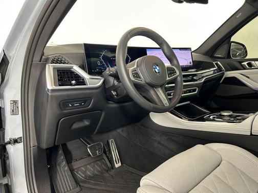 Gray Metallic 2025 BMW X5 xDrive40i