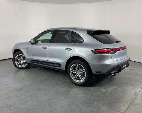 Dolomite Silver Metallic 2025 Porsche Macan