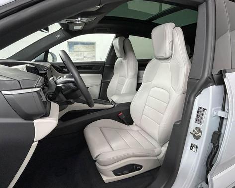 Ice Grey Metallic 2026 Porsche Macan 4