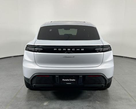 Ice Grey Metallic 2026 Porsche Macan 4
