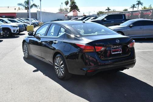 Black 2024 Nissan Altima 2.5 SV