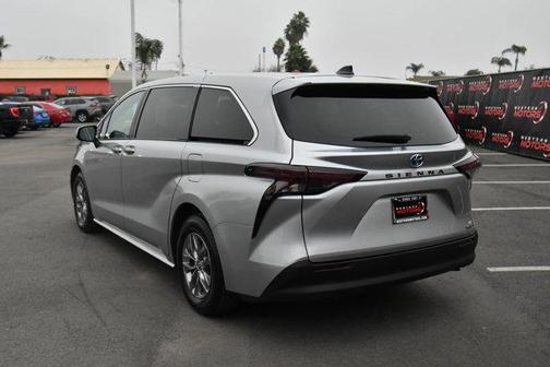 2023 Toyota Sienna LE