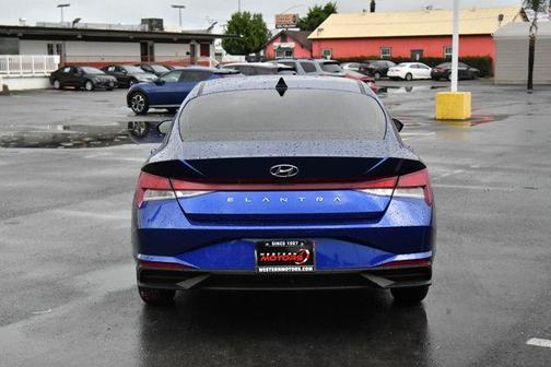 2023 Hyundai ELANTRA SE