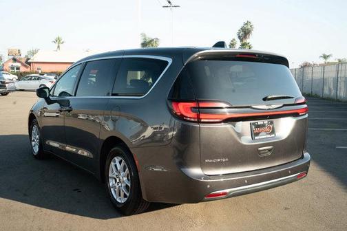 2023 Chrysler Pacifica Touring-L